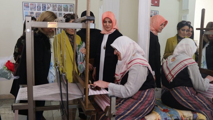 ÇİFTÇİ KURSLARDA İNCELEMELERDE BULUNDU