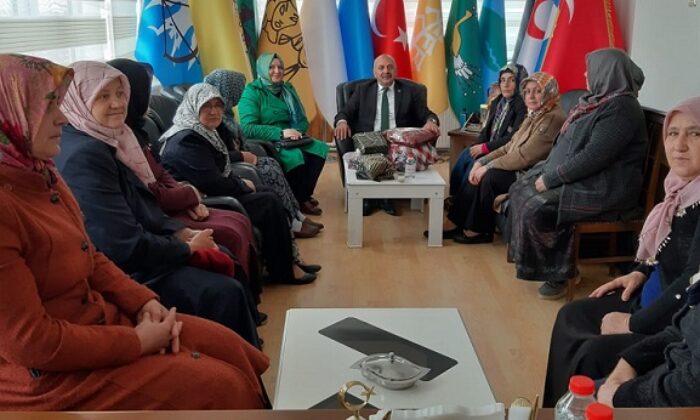 AK KADINLAR BAŞKAN İSBİR’İ KUTLADI