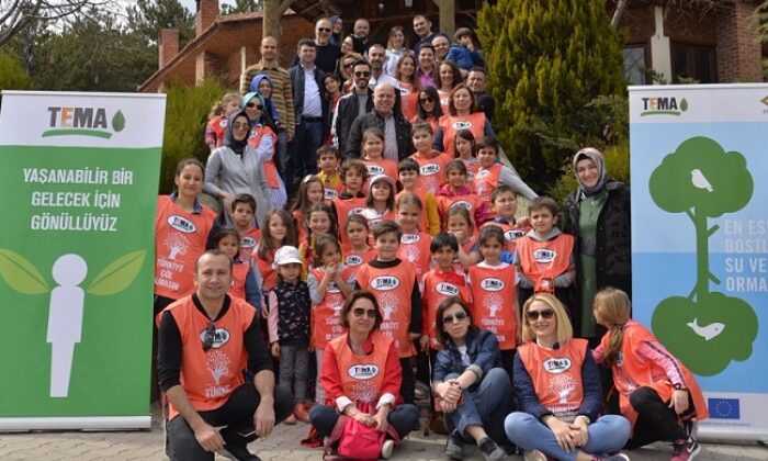 MİNİK ÖĞRENCİLER FİDAN DİKTİ