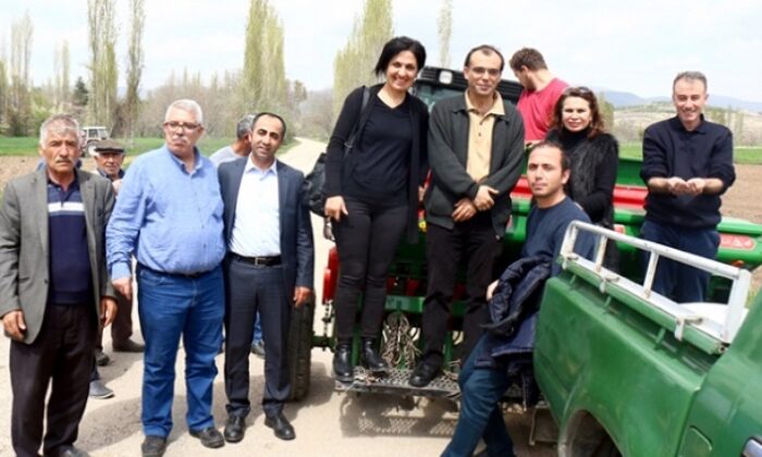 LAÇİN’DE KARABUĞDAY EKİMİ YAPILDI