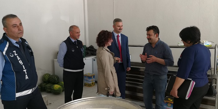 İFTAR ÇADIRININ YEMEKHANESİ DENETLENDİ