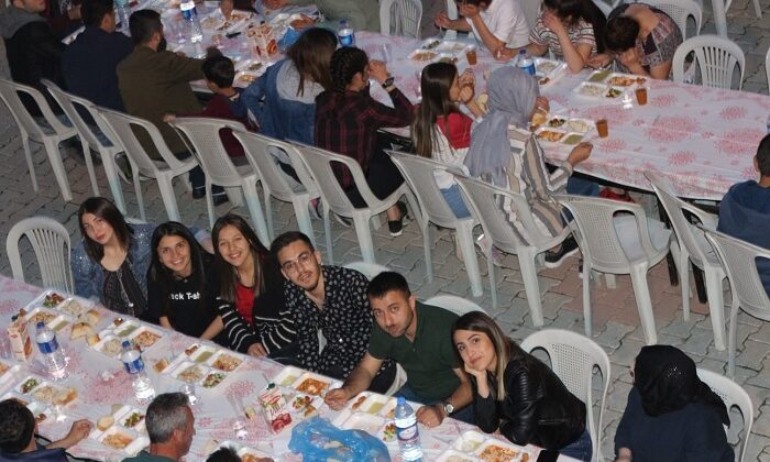 OĞUZLARLI GENÇLERDEN ÖRNEK DAYANIŞMA