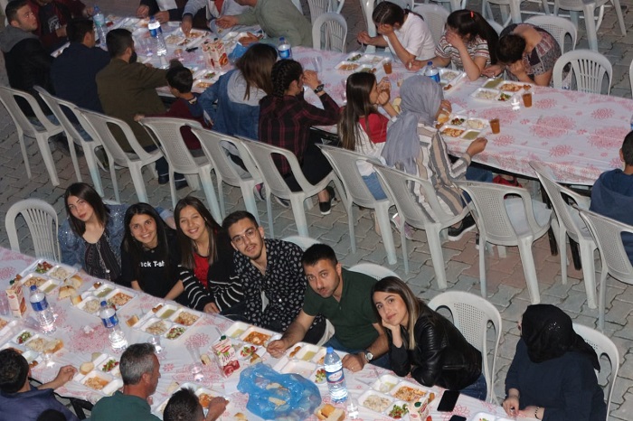 OĞUZLARLI GENÇLERDEN ÖRNEK DAYANIŞMA