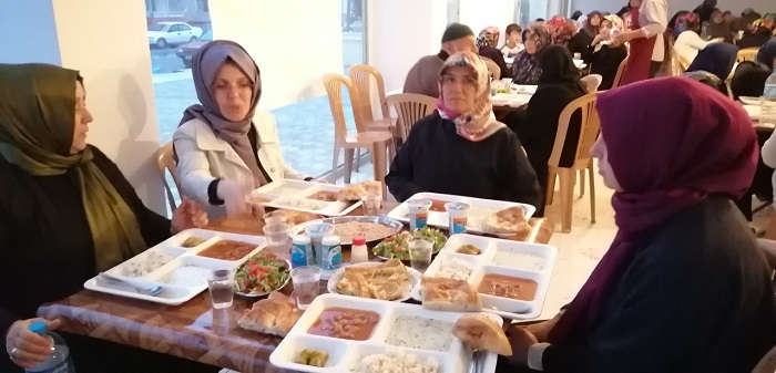 AK KADINLAR GÖNÜL SOFRASINDA