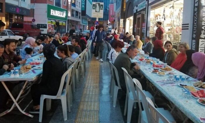 YENİYOL ESNAFINDAN İFTAR PROGRAMI
