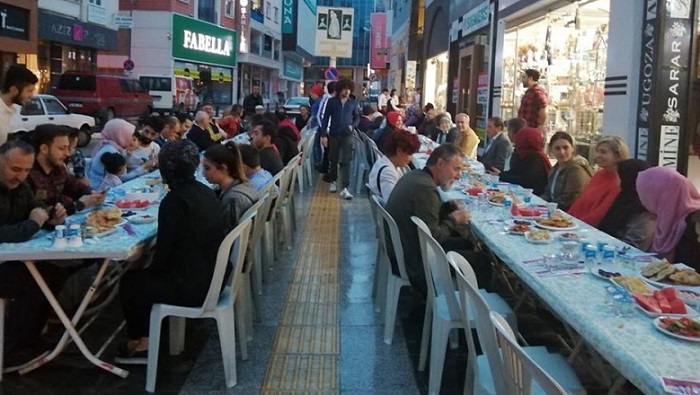 YENİYOL ESNAFINDAN İFTAR PROGRAMI