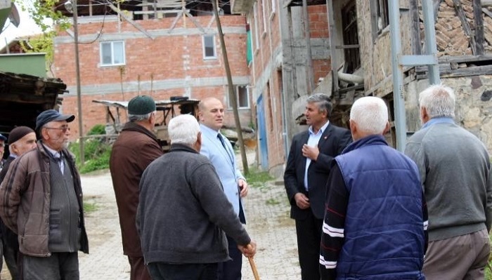 KAYMAKAM KÖYLÜLERİN İSTEKLERİNİ DİNLEDİ