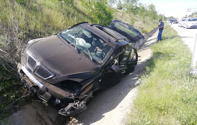 OTOMOBİL İLE KAMYON ÇARPIŞTI:5 YARALI