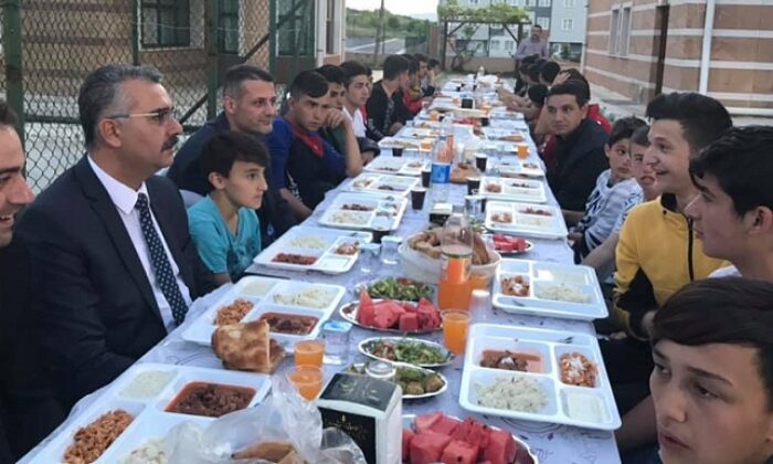 ÇOCUK EVLERİNDE GÖNÜL SOFRASI İFTARI