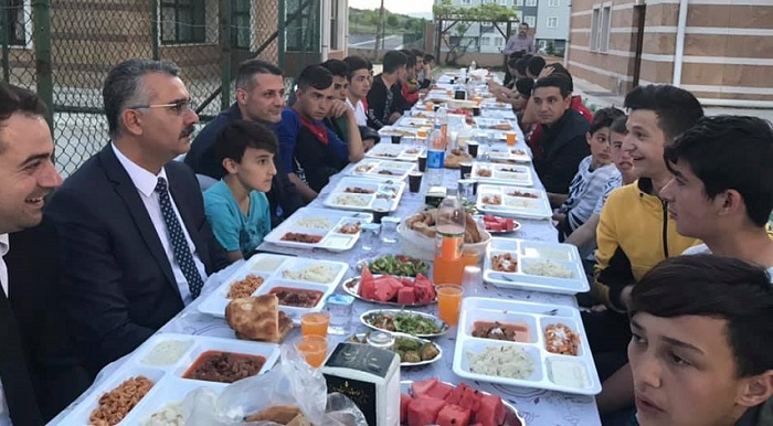 ÇOCUK EVLERİNDE GÖNÜL SOFRASI İFTARI