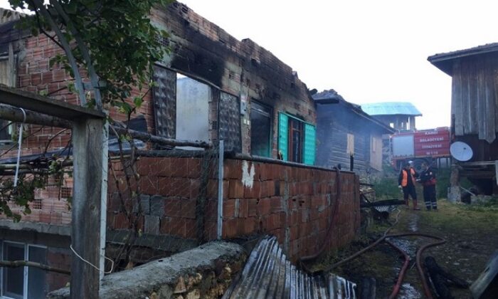 KÖYDE ÇIKAN YANGIN HALKI KORKUTTU