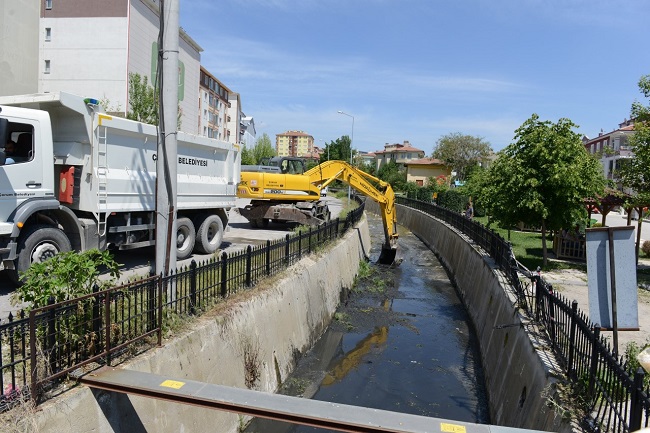 MELİKGAZİ DERESİNDE TEMİZLİK YAPILDI