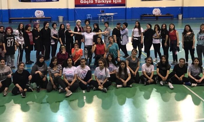 MEHMETÇİK’TEN FARK YARATAN OKULLAR PROJESİ