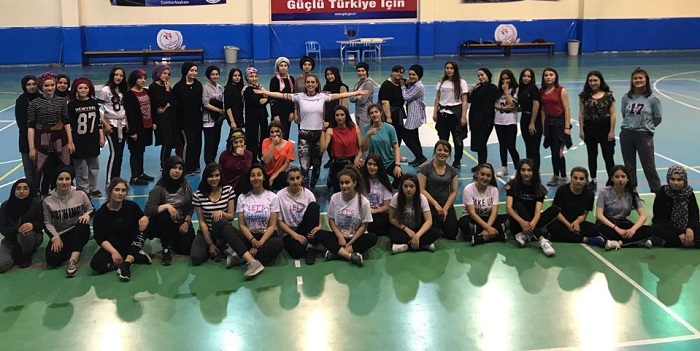MEHMETÇİK’TEN FARK YARATAN OKULLAR PROJESİ