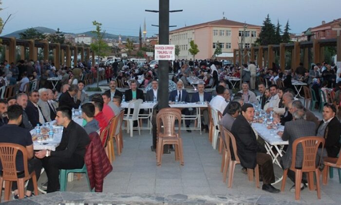 İYİLİK SOFRASINDA BİR ARAYA GELDİLER