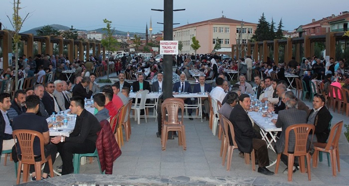 İYİLİK SOFRASINDA BİR ARAYA GELDİLER