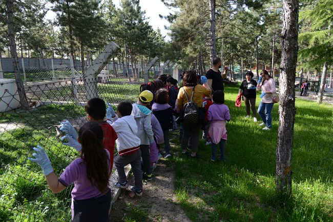HAYVANLAR ÇOCUKLARIN İLGİ ODAĞI OLDU