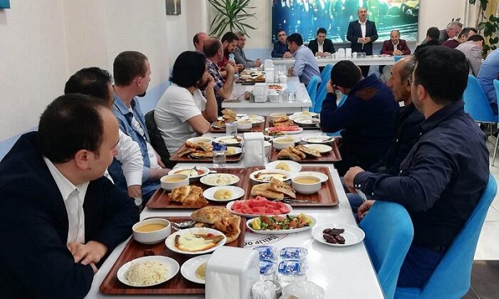 OKUL YÖNETİCİLERİ İFTARDA BULUŞTU