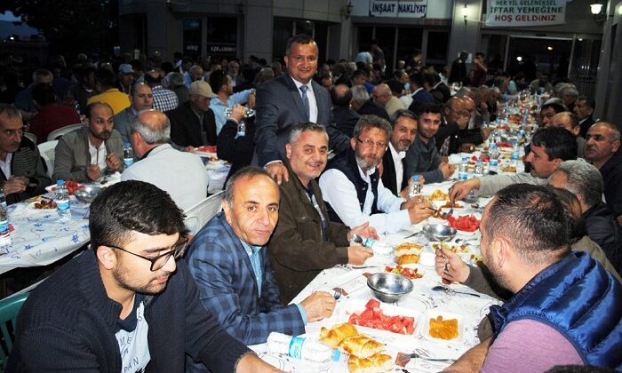 OTO TAMİRCİLER İFTAR GELENEĞİNİ BOZMADI