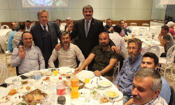 MOBİLYACI VE MARANGOZLAR İFTARDA BULUŞTU