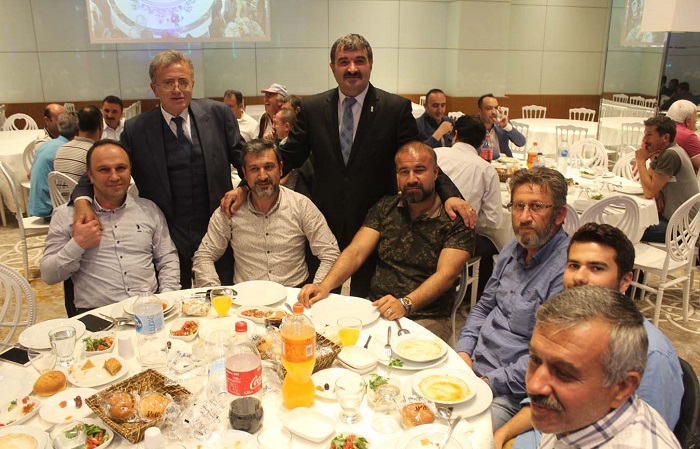 MOBİLYACI VE MARANGOZLAR İFTARDA BULUŞTU