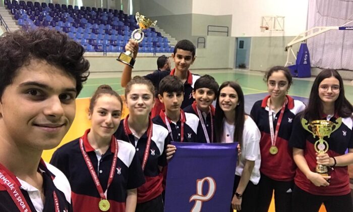 MASA TENİSİNDE TÜRKİYE ŞAMPİYONU OLDULAR