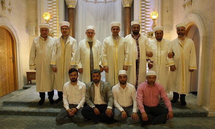 ENDERUN USULÜ TERAVİH NAMAZI KILINDI