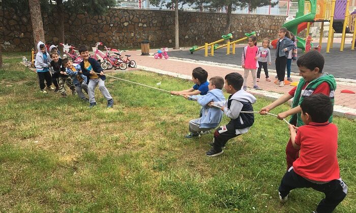 AÇIK HAVADA OYNAMANIN TADINI ÇIKARDILAR