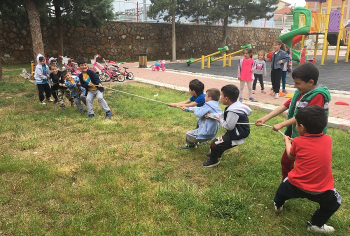 AÇIK HAVADA OYNAMANIN TADINI ÇIKARDILAR