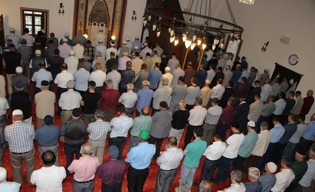 MURSİ İÇİN GIYABİ CENAZE NAMAZI KILINDI