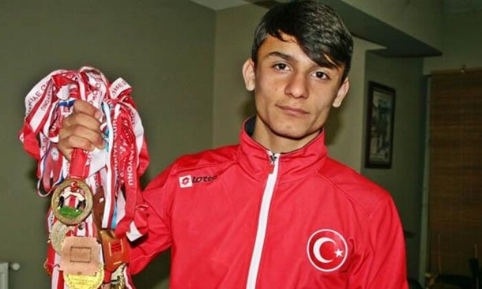 ÇORUMLU GÜREŞÇİ AVRUPA İKİNCİSİ OLDU