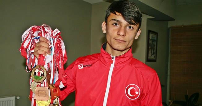 ÇORUMLU GÜREŞÇİ AVRUPA İKİNCİSİ OLDU