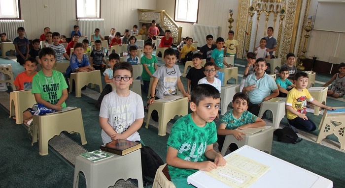 CAMİLER ÇOCUKLAR İLE DOLDU