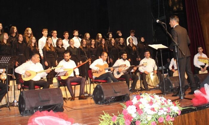 ATATÜRK LİSESİ THM KOROSU BEĞENİLDİ