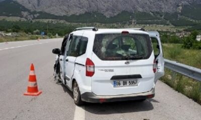 İKİ OTOMOBİL ÇARPIŞTI: 1 YARALI