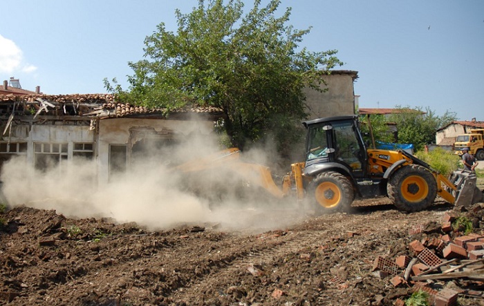 BELEDİYE 222 ADET METRUK BİNAYI YIKTI