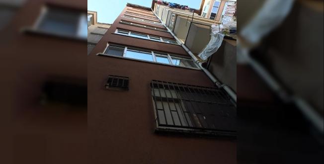 3. KATTAN DÜŞEREK HAYATINI KAYBETTİ