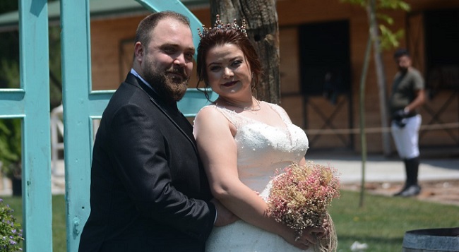 MELEK VE ONUR DÜNYA EVİNE GİRDİ