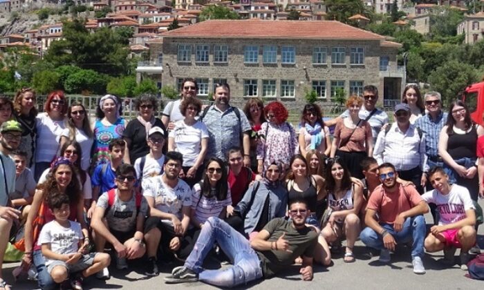 YUNANİSTAN’DA HÜNERLERİNİ SERGİLEDİLER