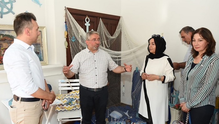 KURSİYER KADINLARIN EMEKLERİ SERGİLENDİ