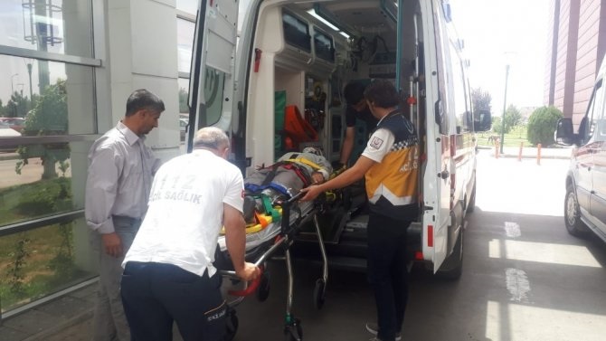 TALİHSİZ KAZADA AĞIR YARALANDI