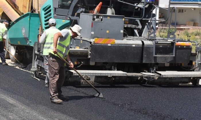 YAZI ÇARŞI KAVŞAĞI TRAFİĞE KAPATILDI