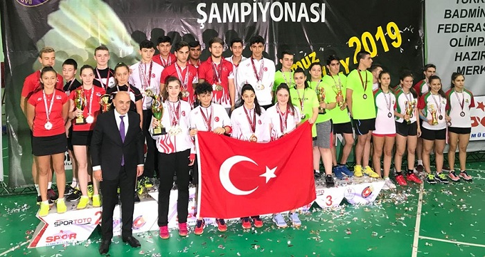 BADMİNTON’DA BALKAN ÜÇÜNCÜSÜ OLDU
