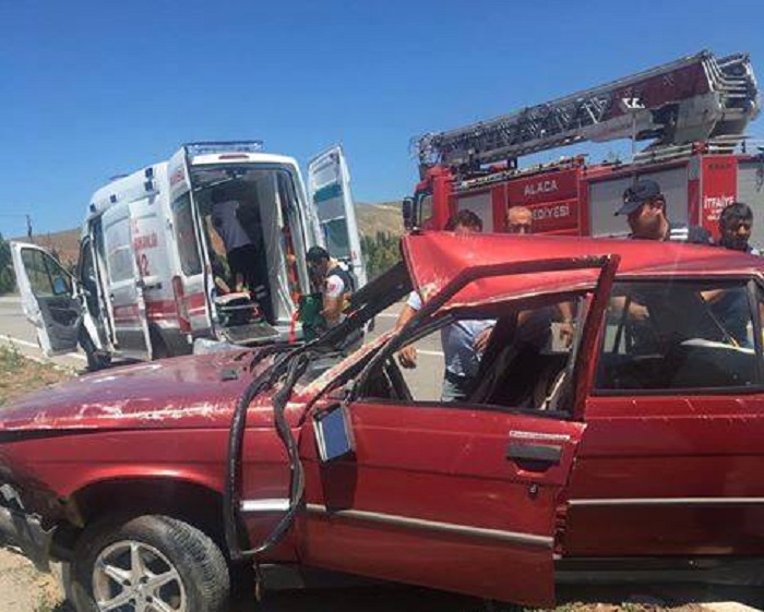 OTOMOBİL KARŞI ŞERİDE GEÇTİ: 1 AĞIR 3 YARALI