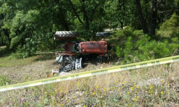 TRAKTÖR YOLDAN ÇIKTI:1 AĞIR YARALI