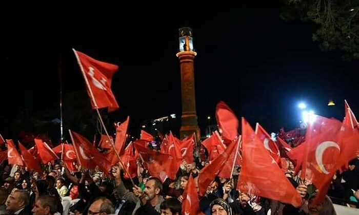 ÇORUMLU 15 TEMMUZ’DA MEYDANLARDAYDI