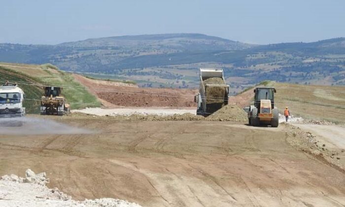 ORTAKÖY-CEMİLBEY YOLUNDA ÇALIŞMA