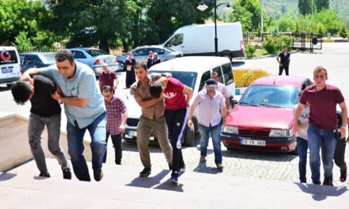 POLİS ARACINA POMPALI SALDIRI