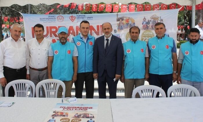 MÜFTÜ BİÇER İLK KURBAN BAĞIŞINI YAPTI