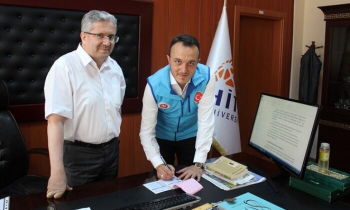 İLAHİYAT DEKANINDAN KURBAN BAĞIŞI